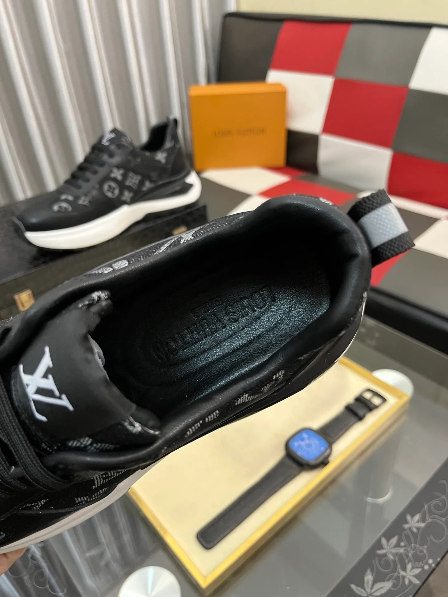 Men's shoes 💰458⌚️⌚️《Louis vuitton/LV Louis Vuitton》original quality.~ Unique modern style sneakers. 🏃A must-have casual shoe for trendy men😍😍 Original brand imported from Italy, imported original leather, cowhide lining (refuses to discolor and grind feet) sole: original sole provided by the original factory, French lazy style design ⚠️Fit to the feet, original quality, super comfortable original sole. Code number: 38-442️⃣Colors available